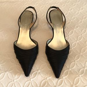 Anne Klein pointed toe heel